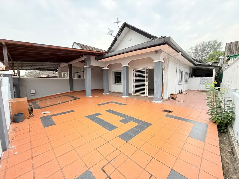 Semi-Detached House for Sale in Taman Tasik Jaya (Senawang) - Hassan Basri Suhaimi - Exterior - PropertyGuru.com.my