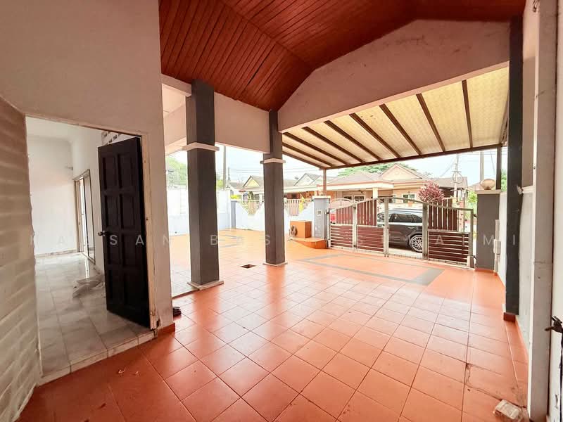 Semi-Detached House for Sale in Taman Tasik Jaya (Senawang) - Hassan Basri Suhaimi - Exterior - PropertyGuru.com.my