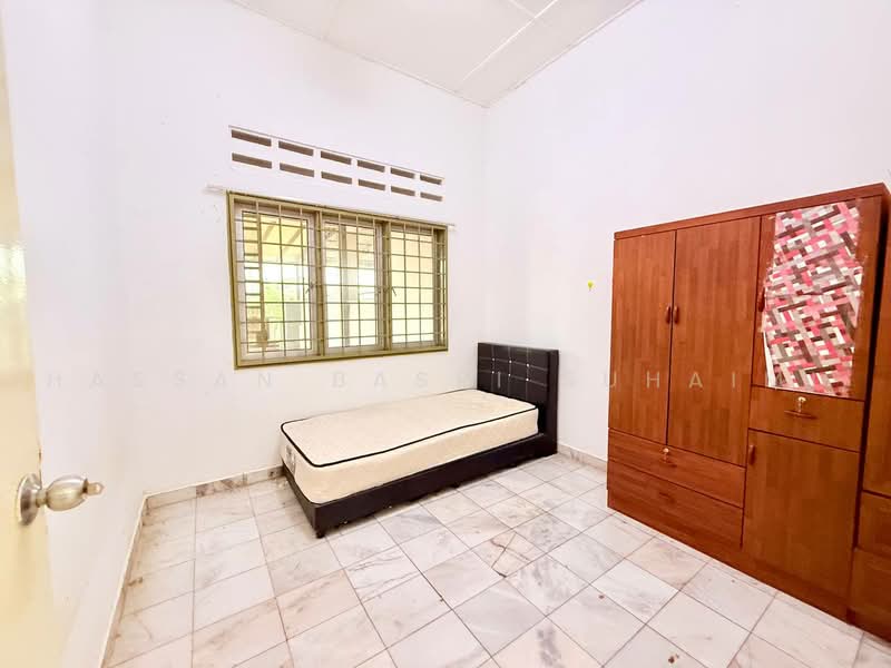 Semi-Detached House for Sale in Taman Tasik Jaya (Senawang) - Hassan Basri Suhaimi - Bedroom - PropertyGuru.com.my