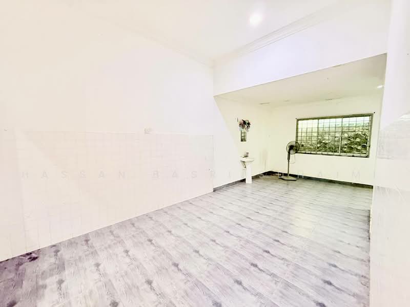 Semi-Detached House for Sale in Taman Tasik Jaya (Senawang) - Hassan Basri Suhaimi - Interior - PropertyGuru.com.my