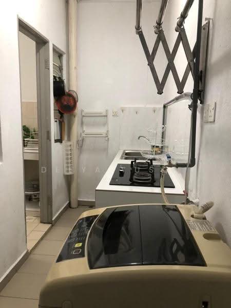 Apartment for Sale at Pangsapuri Danau Bayu - Deeya Yusof - Kitchen - PropertyGuru.com.my