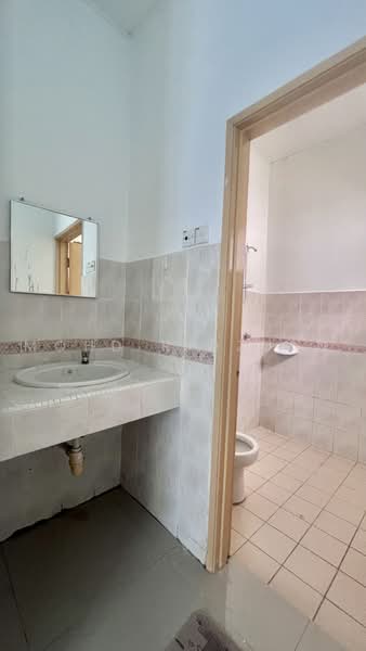 Bungalow House untuk Dijual di Taman Tasik Semenyih (Semenyih) - Mohd Ridzuan - Bathroom - PropertyGuru.com.my