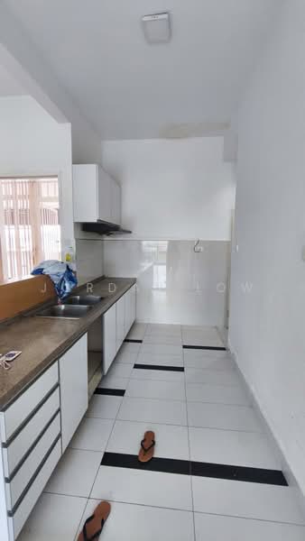 Service Residence for Rent at Skypod Residence - Jordan Low - Kitchen - PropertyGuru.com.my