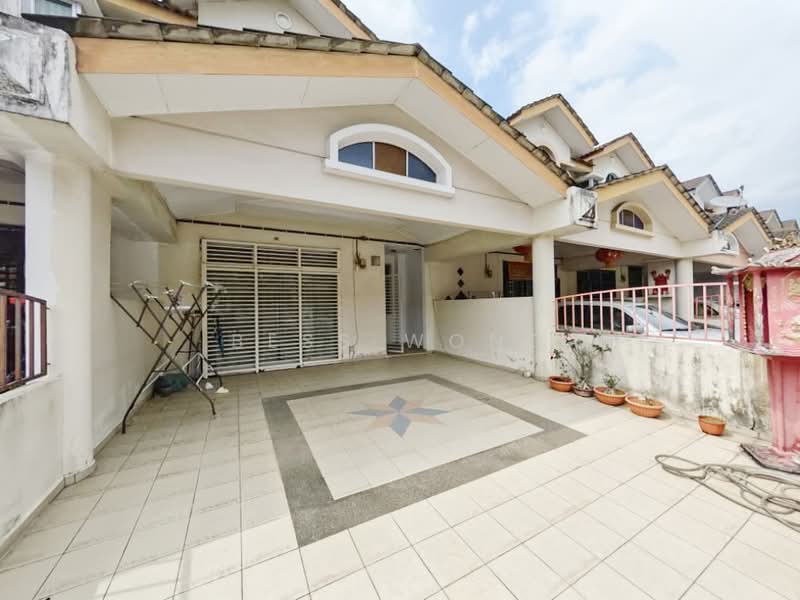 2-storey Terraced House for Sale in Taman Bestari Indah (Ulu Tiram) - Bess Wong - Exterior - PropertyGuru.com.my