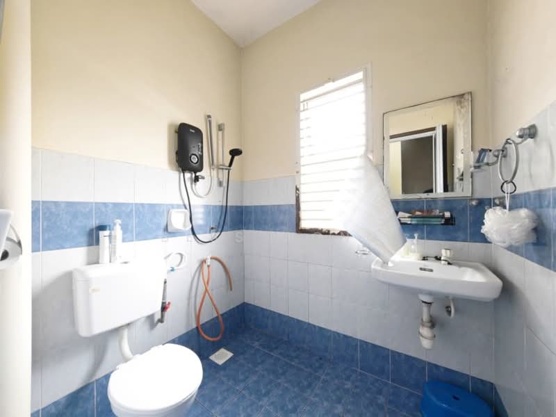 2-storey Terraced House for Sale in Taman Bestari Indah (Ulu Tiram) - Bess Wong - Bathroom - PropertyGuru.com.my