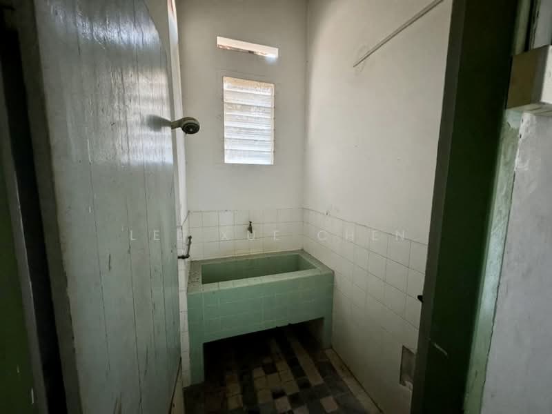 Kedai untuk Dijual di Jelutong (Penang) - Lee Xue Chen - Bathroom - PropertyGuru.com.my