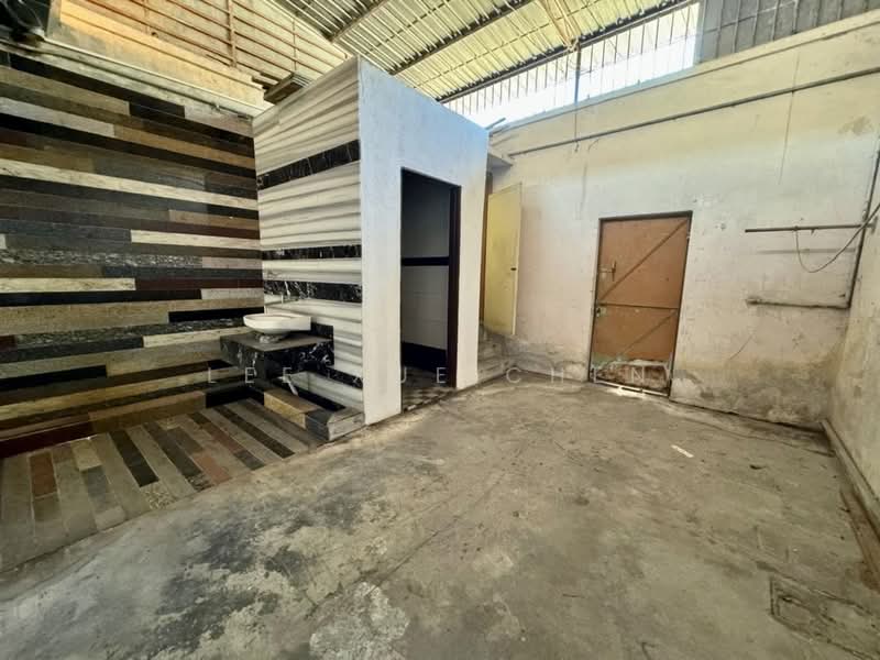 Kedai untuk Dijual di Jelutong (Penang) - Lee Xue Chen - Bathroom - PropertyGuru.com.my