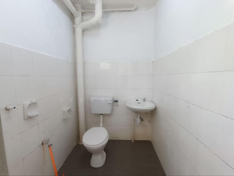 Pangsapuri untuk Dijual di Apartment Seroja - Deeya Yusof - Bathroom - PropertyGuru.com.my