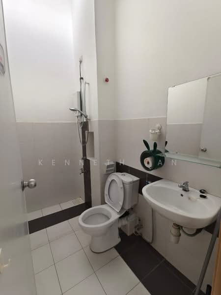 Pangsapuri untuk Dijual di Setia Tropika - Kenneth Tan - Bathroom - PropertyGuru.com.my