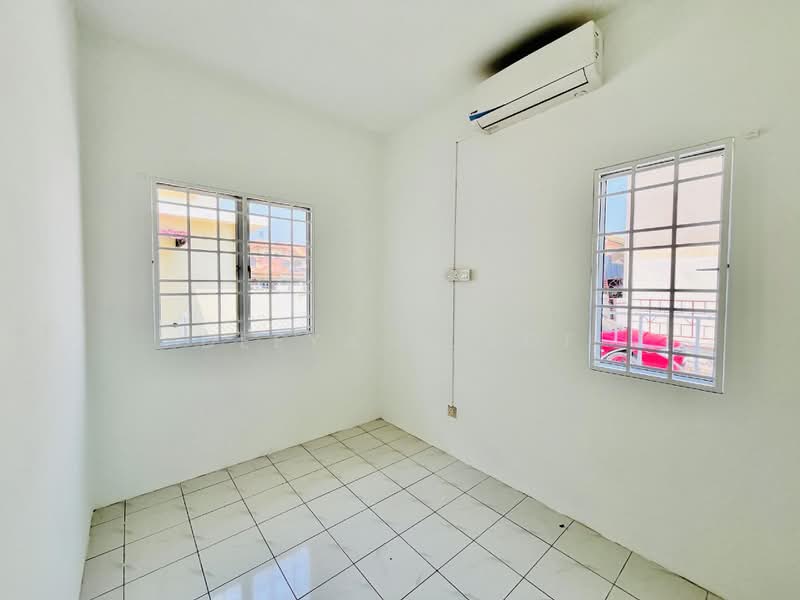 2-storey Terraced House for Sale in Setia Impian (Setia Alam) - Deeya Yusof - PropertyGuru.com.my