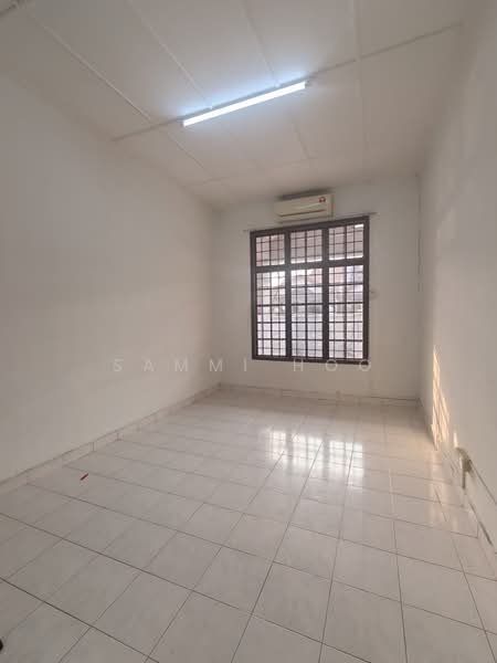1-storey Terraced House for Sale in Taman Molek (Johor Bahru) - Sammi Hoo - Interior - PropertyGuru.com.my