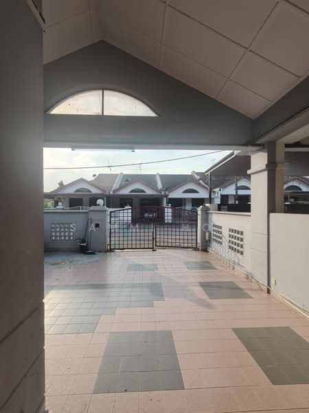 1-storey Terraced House for Sale in Taman Molek (Johor Bahru) - Sammi Hoo - Exterior - PropertyGuru.com.my