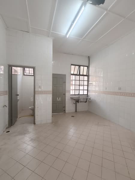 1-storey Terraced House for Sale in Taman Molek (Johor Bahru) - Sammi Hoo - Bathroom - PropertyGuru.com.my