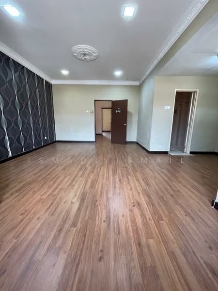 Rumah Teres 2-Tingkat untuk Dijual di Denai Alam (Shah Alam) - Ismadi Ismail - Living Room - PropertyGuru.com.my