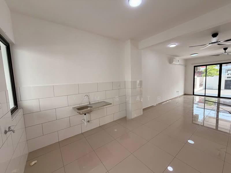 2-storey Terraced House for Rent in Hulu Langat (Selangor) - Irsyam Sjatria - Kitchen - PropertyGuru.com.my