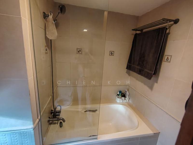 Kondominium untuk Disewa di Pantai Panorama Condominiums - Chien Koh - Bathroom - PropertyGuru.com.my