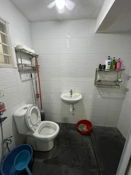 Semi-Detached House for Sale in Sutera Damansara (Damansara Damai) - Kelven Tan - Bathroom - PropertyGuru.com.my