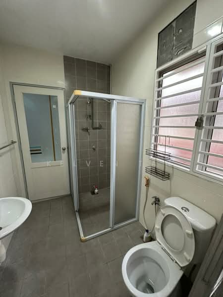 Semi-Detached House for Sale in Sutera Damansara (Damansara Damai) - Kelven Tan - Bathroom - PropertyGuru.com.my