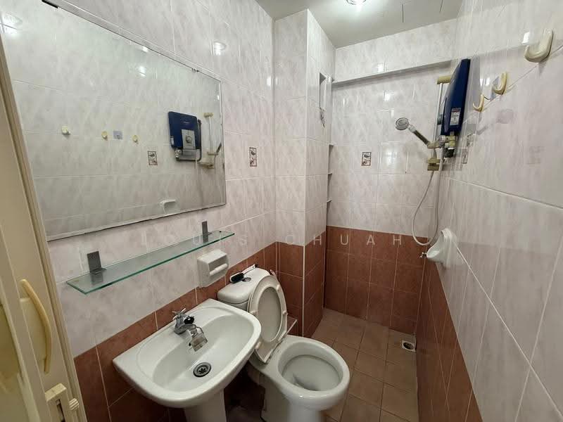 Pangsapuri untuk Disewa di University Place (Plaza Ivory) - Louis Chuah - Bathroom - PropertyGuru.com.my