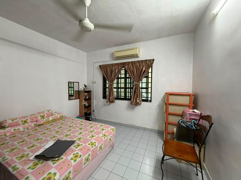 Flat for Sale at Rumah Pangsa Permas Jaya - Jason Sim - Bedroom - PropertyGuru.com.my