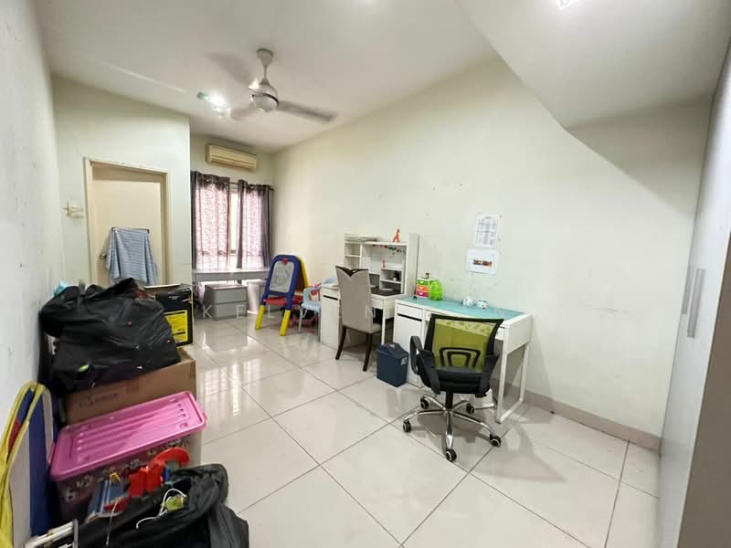 Rumah Teres untuk Dijual di Damansara Damai (Selangor) - Kelven Tan - Study - PropertyGuru.com.my