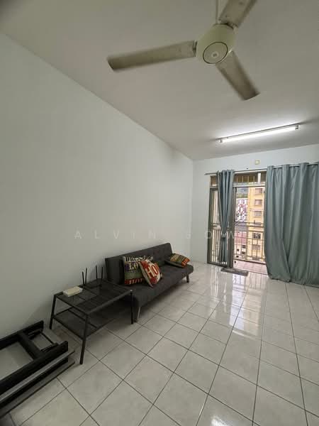 Kondominium untuk Disewa di Platinum Hill PV 3 - Alvin Sow - Living Room - PropertyGuru.com.my