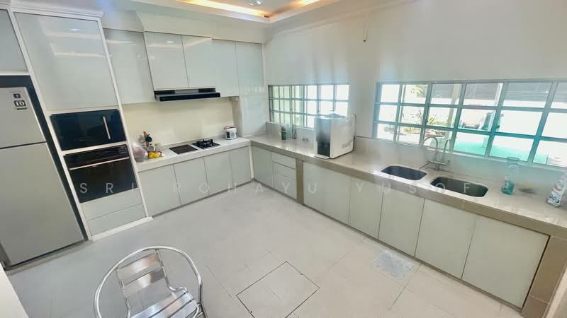 2-storey Terraced House for Sale in Bukit Gasing (Petaling Jaya) - Sri Rohayu Yusof - Kitchen - PropertyGuru.com.my