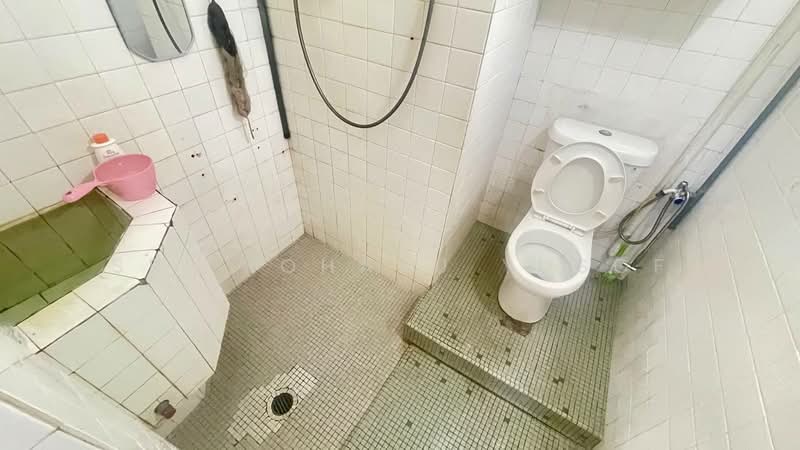 2-storey Terraced House for Sale in Bukit Gasing (Petaling Jaya) - Sri Rohayu Yusof - Bathroom - PropertyGuru.com.my