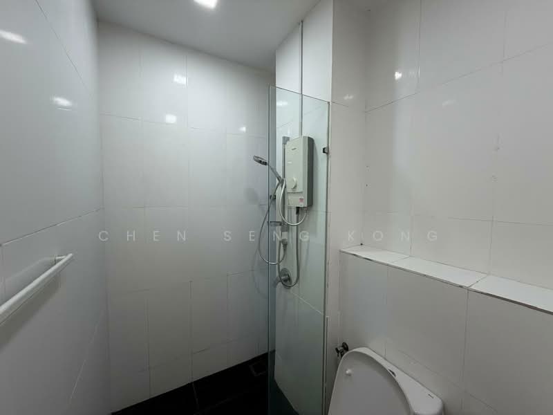 Kediaman Servis untuk Disewa di Reizz Residence - CHEN SENG KONG - Bathroom - PropertyGuru.com.my