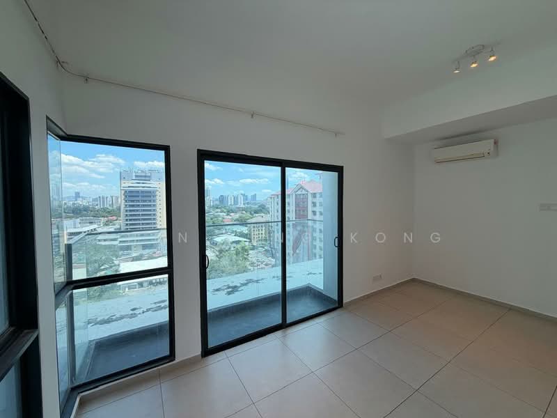 Kediaman Servis untuk Disewa di Reizz Residence - CHEN SENG KONG - Balcony - PropertyGuru.com.my
