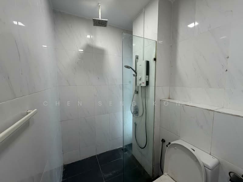 Kediaman Servis untuk Disewa di Reizz Residence - CHEN SENG KONG - Bathroom - PropertyGuru.com.my