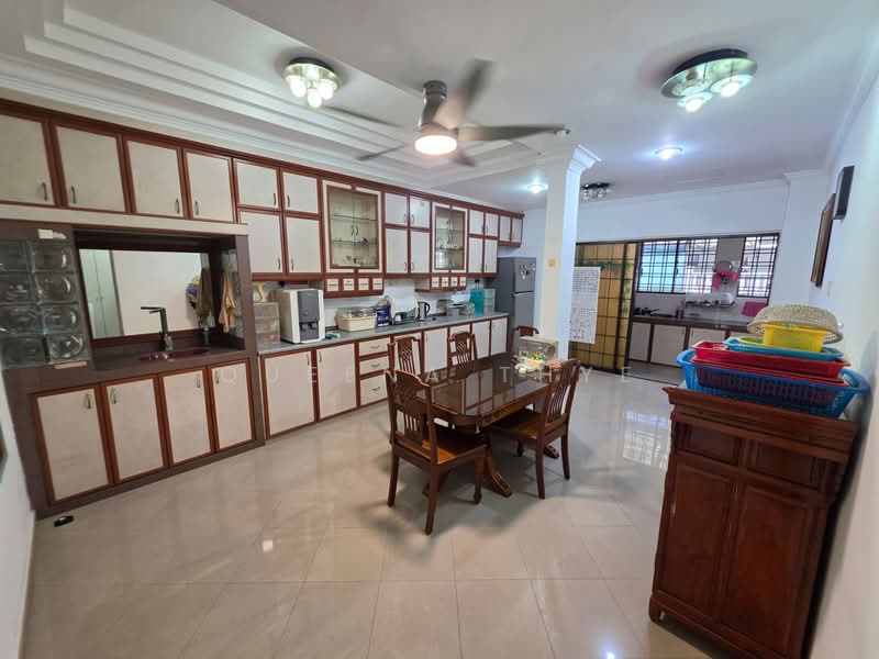 Rumah Teres 2-Tingkat untuk Dijual di Taman Molek (Johor Bahru) - Queena Thye - PropertyGuru.com.my