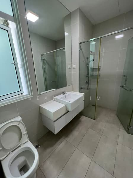 Kondominium untuk Disewa di Ferringhi Residence - Jeanie Lim - Bathroom - PropertyGuru.com.my