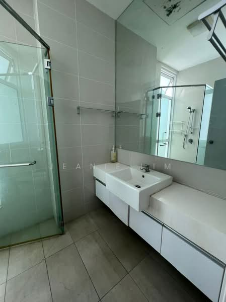 Kondominium untuk Disewa di Ferringhi Residence - Jeanie Lim - Bathroom - PropertyGuru.com.my