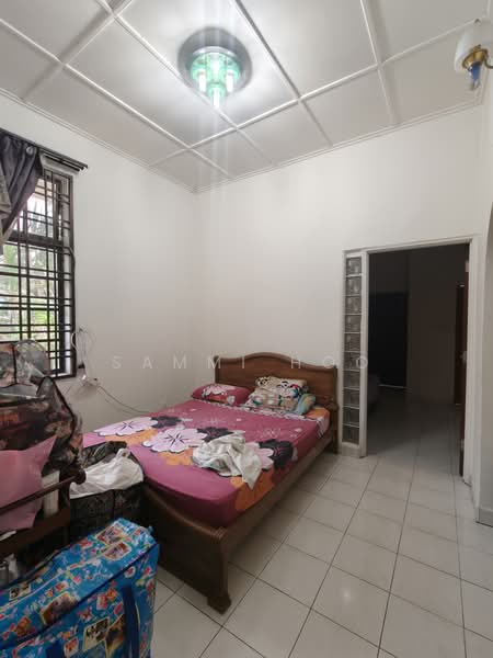 1-storey Terraced House for Sale in Taman Molek (Johor Bahru) - Sammi Hoo - Bedroom - PropertyGuru.com.my