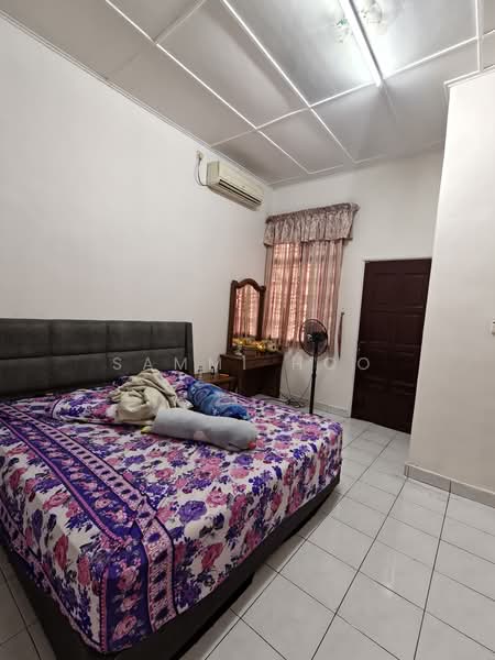 1-storey Terraced House for Sale in Taman Molek (Johor Bahru) - Sammi Hoo - Bedroom - PropertyGuru.com.my