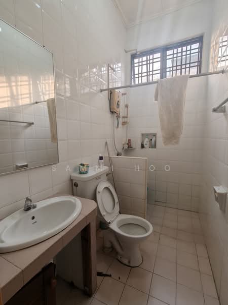 1-storey Terraced House for Sale in Taman Molek (Johor Bahru) - Sammi Hoo - Bathroom - PropertyGuru.com.my