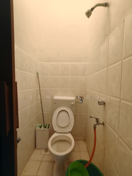 1-storey Terraced House for Sale in Taman Molek (Johor Bahru) - Sammi Hoo - Bathroom - PropertyGuru.com.my