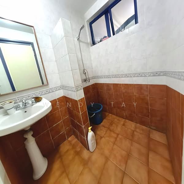 Pangsapuri untuk Dijual di Aster Court - Wendy Tay - Bathroom - PropertyGuru.com.my