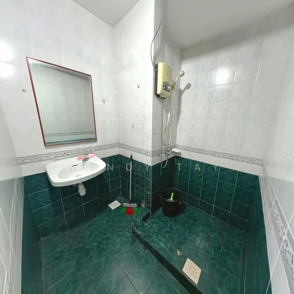 Pangsapuri untuk Dijual di Aster Court - Wendy Tay - Bathroom - PropertyGuru.com.my