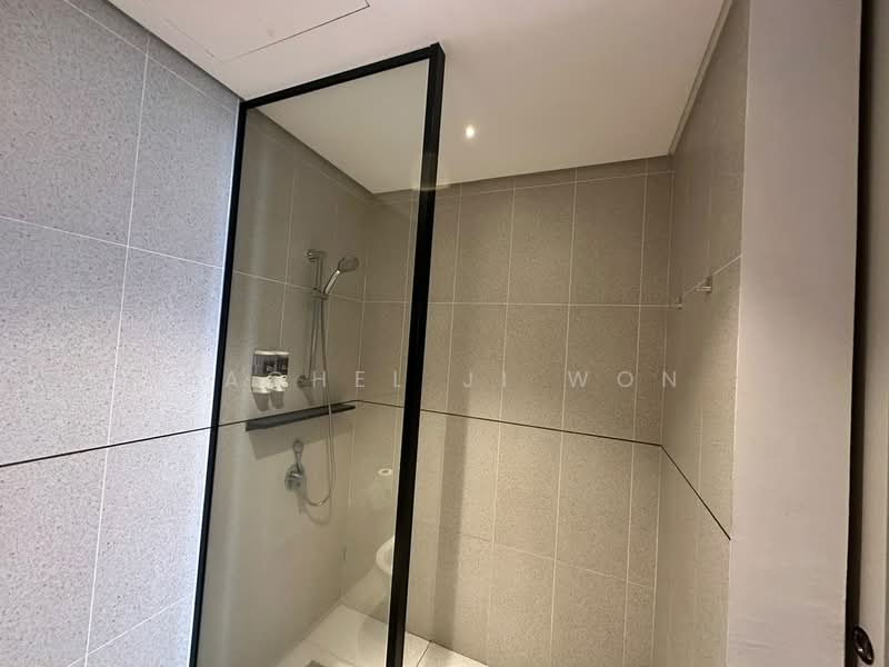 Service Residence for Sale at Millerz Square Serviced Residence - Rachel Ji Won - Bathroom - PropertyGuru.com.my