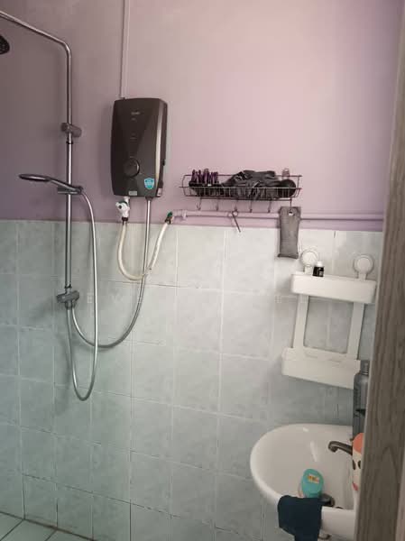 2.5-storey Terraced House for Sale in Taman Sri Gombak (Gombak) - Evelyn Lee - Bathroom - PropertyGuru.com.my