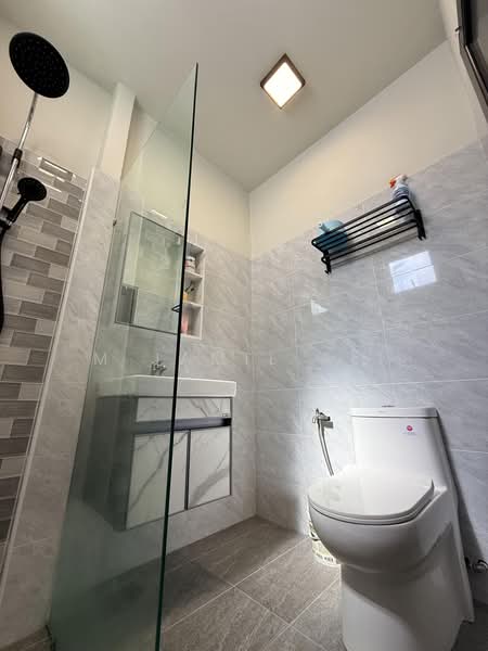 Semi-Detached House for Sale in Taman Bukit Tropika (Yong Peng) - M Jamil Ali - Bathroom - PropertyGuru.com.my