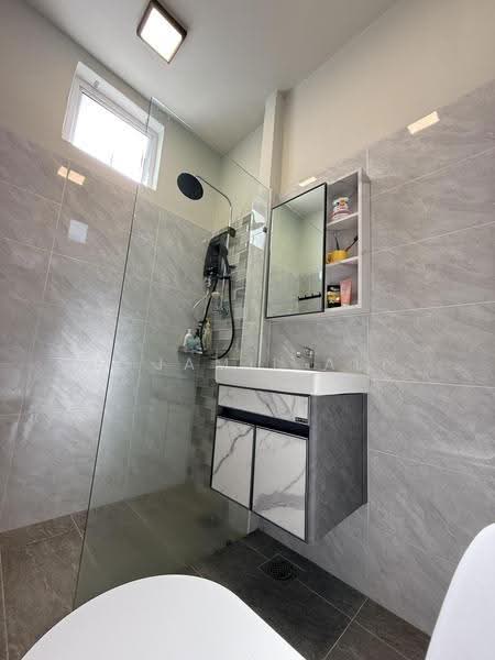 Semi-Detached House for Sale in Taman Bukit Tropika (Yong Peng) - M Jamil Ali - Bathroom - PropertyGuru.com.my
