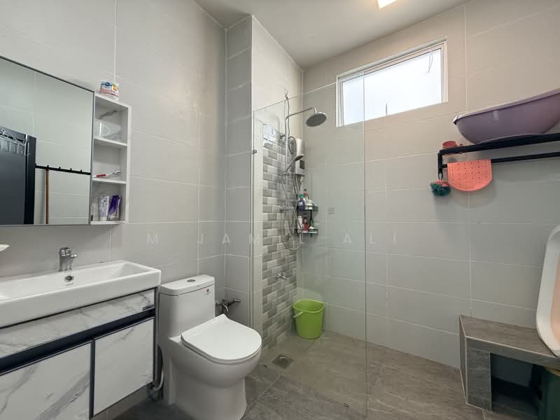 Semi-Detached House for Sale in Taman Bukit Tropika (Yong Peng) - M Jamil Ali - Bathroom - PropertyGuru.com.my