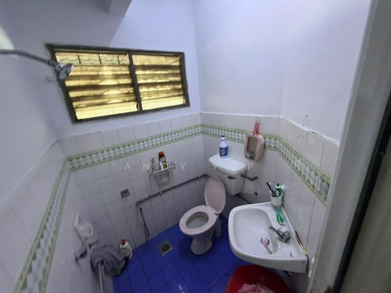 Terraced House for Sale in Bandar Country Homes (Rawang) - Andy Yap - Bathroom - PropertyGuru.com.my