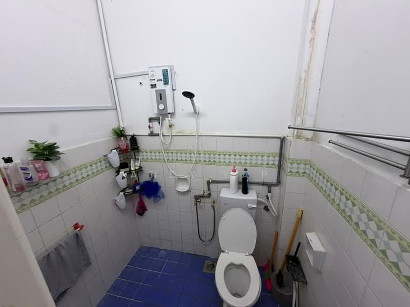 Terraced House for Sale in Bandar Country Homes (Rawang) - Andy Yap - Bathroom - PropertyGuru.com.my