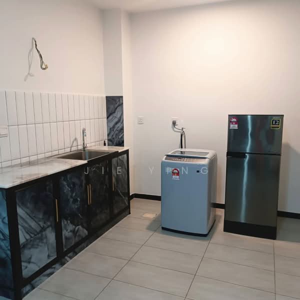 Kediaman Servis untuk Disewa di Sensasi @ Utropolis - Jie Ying - Kitchen - PropertyGuru.com.my