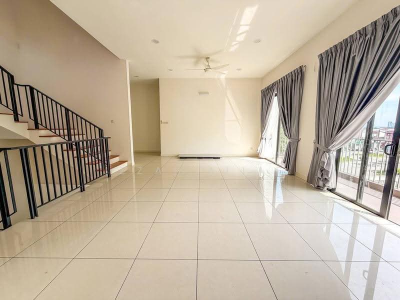 Rumah Berkembar untuk Dijual di Taman Bukit Palma (Kajang) - Izzah Alias - Living Room - PropertyGuru.com.my