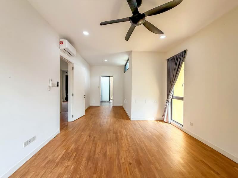 Rumah Berkembar untuk Dijual di Taman Bukit Palma (Kajang) - Izzah Alias - Living Room - PropertyGuru.com.my